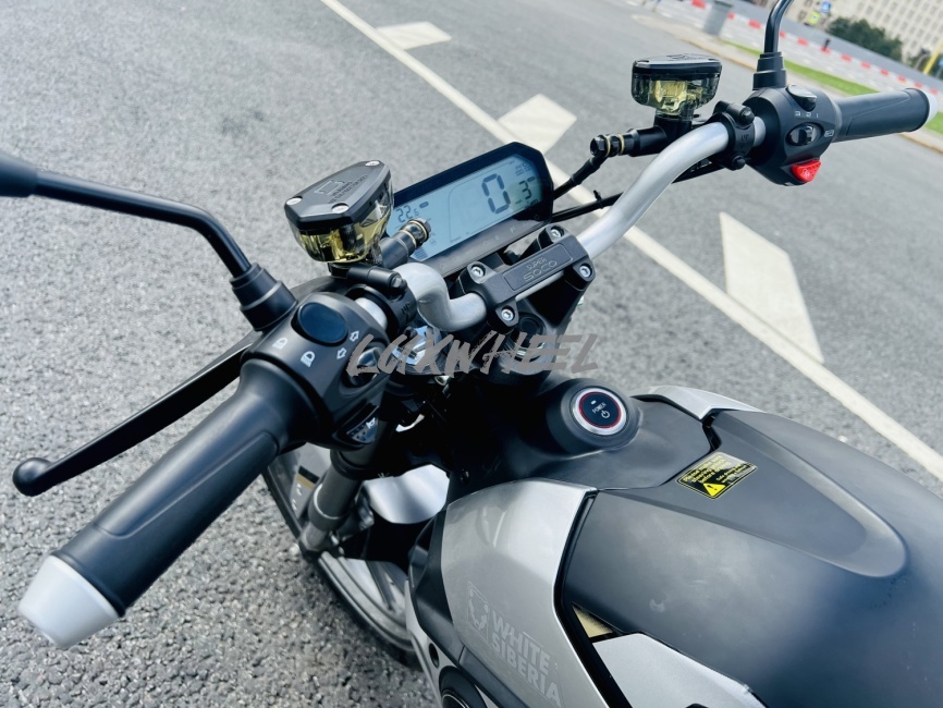 Электромотоцикл WHITE SIBERIA SUPER SOCO TSX фото 3