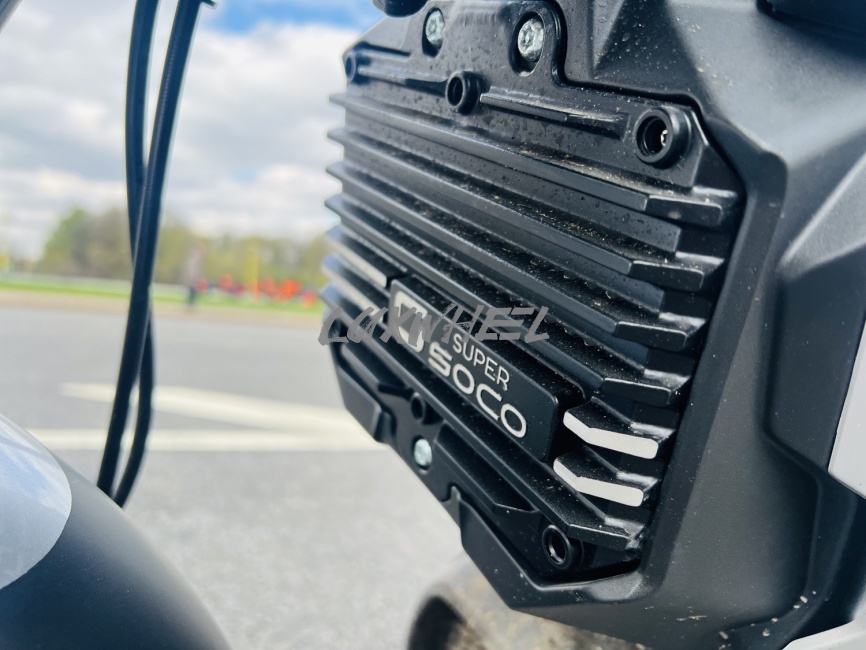 Электромотоцикл WHITE SIBERIA SUPER SOCO TSX фото 9