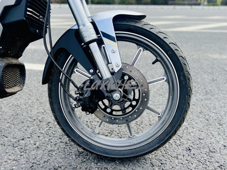 Электромотоцикл WHITE SIBERIA SUPER SOCO TSX фото 13